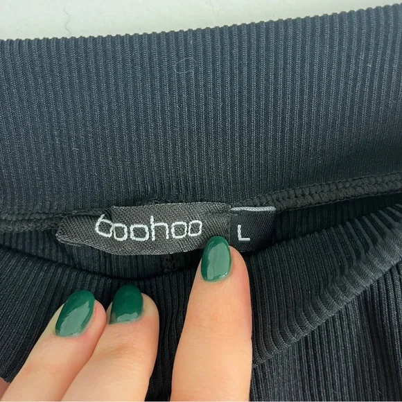 boohoo ribbed black shorts - Picture 4 of 4
